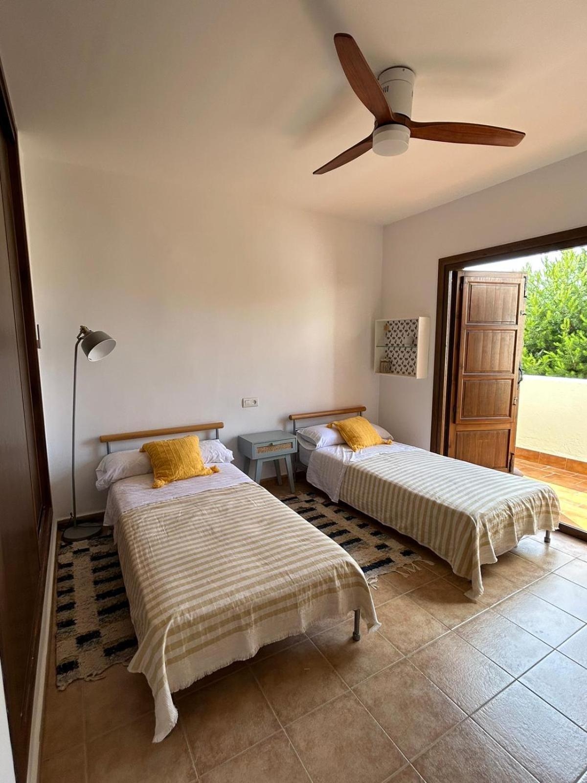Casa Con Piscina En San Jose Sotillo Exterior photo